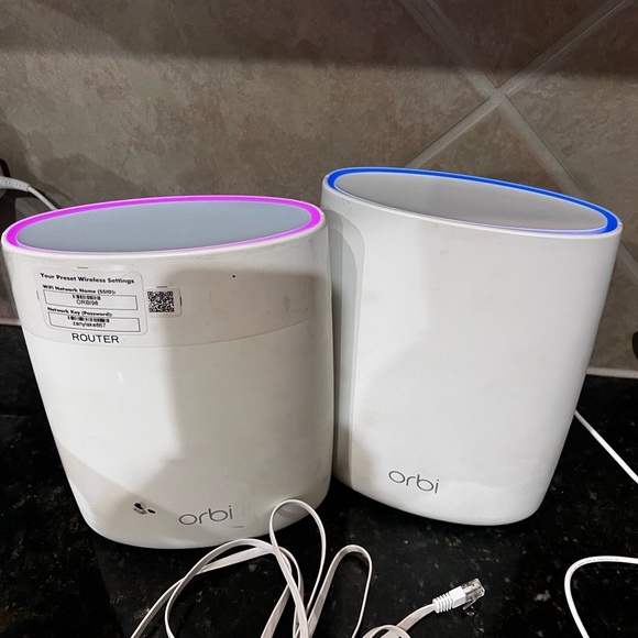 White Wireless Router System - Picture 6 of 7